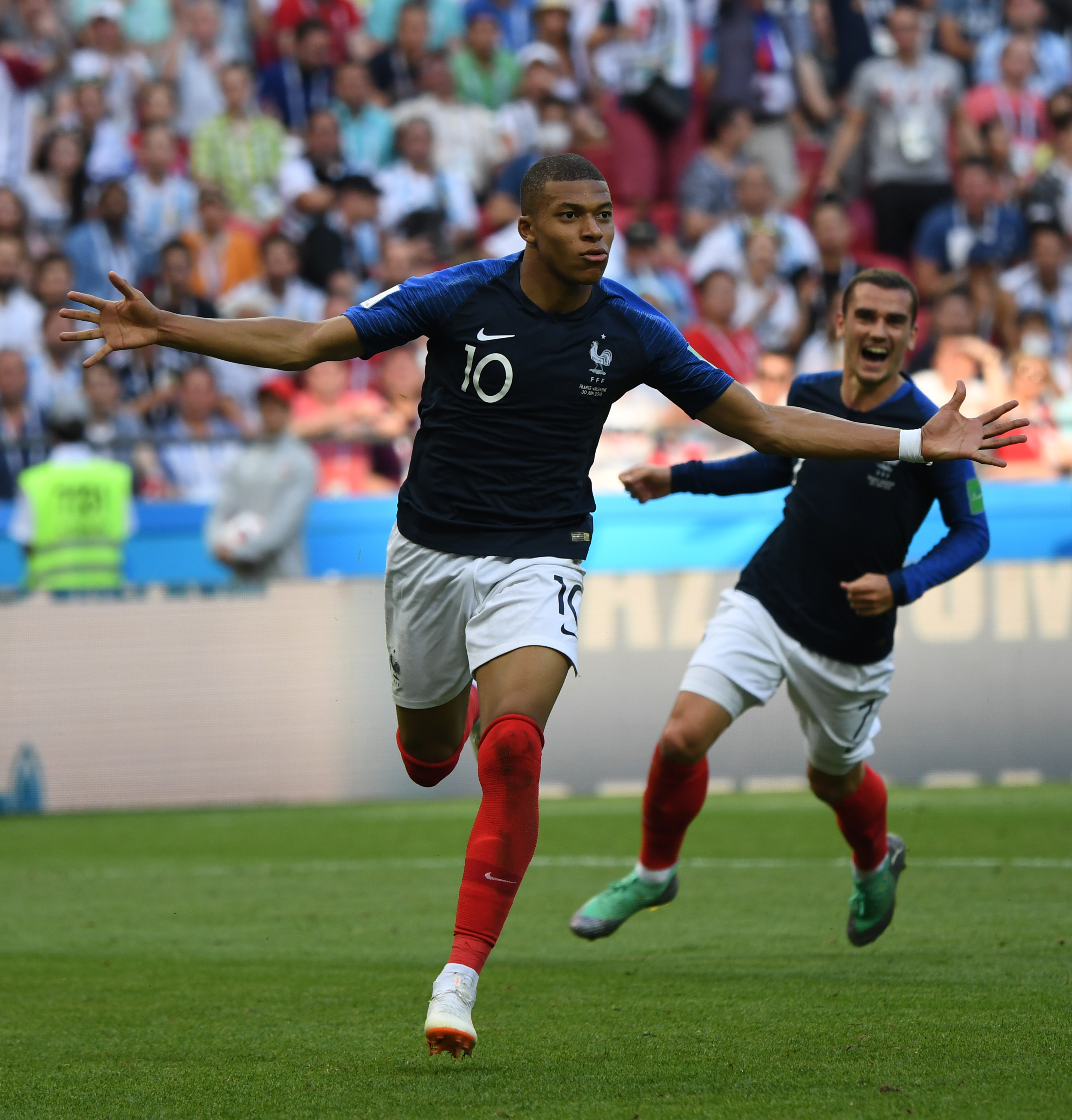 非洲杯战报：迪亚斯破门，卡比制胜，摩洛哥2-0胜科摩罗（非洲杯：迪亚斯先拔头筹，卡比锁定胜局，摩洛哥2-0力克科摩罗）