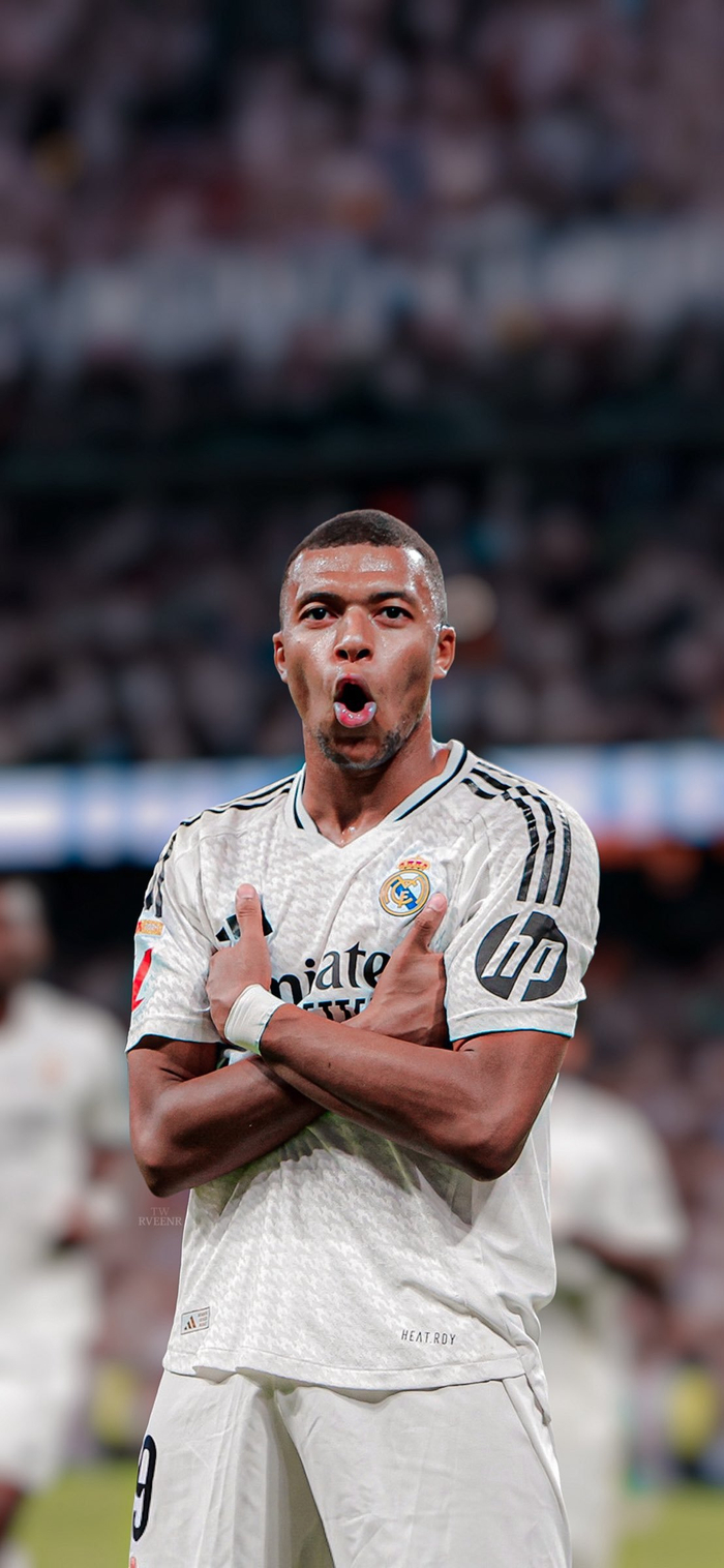 感谢俱乐部，U16国少球员身穿各自俱乐部训练服拍摄全家福