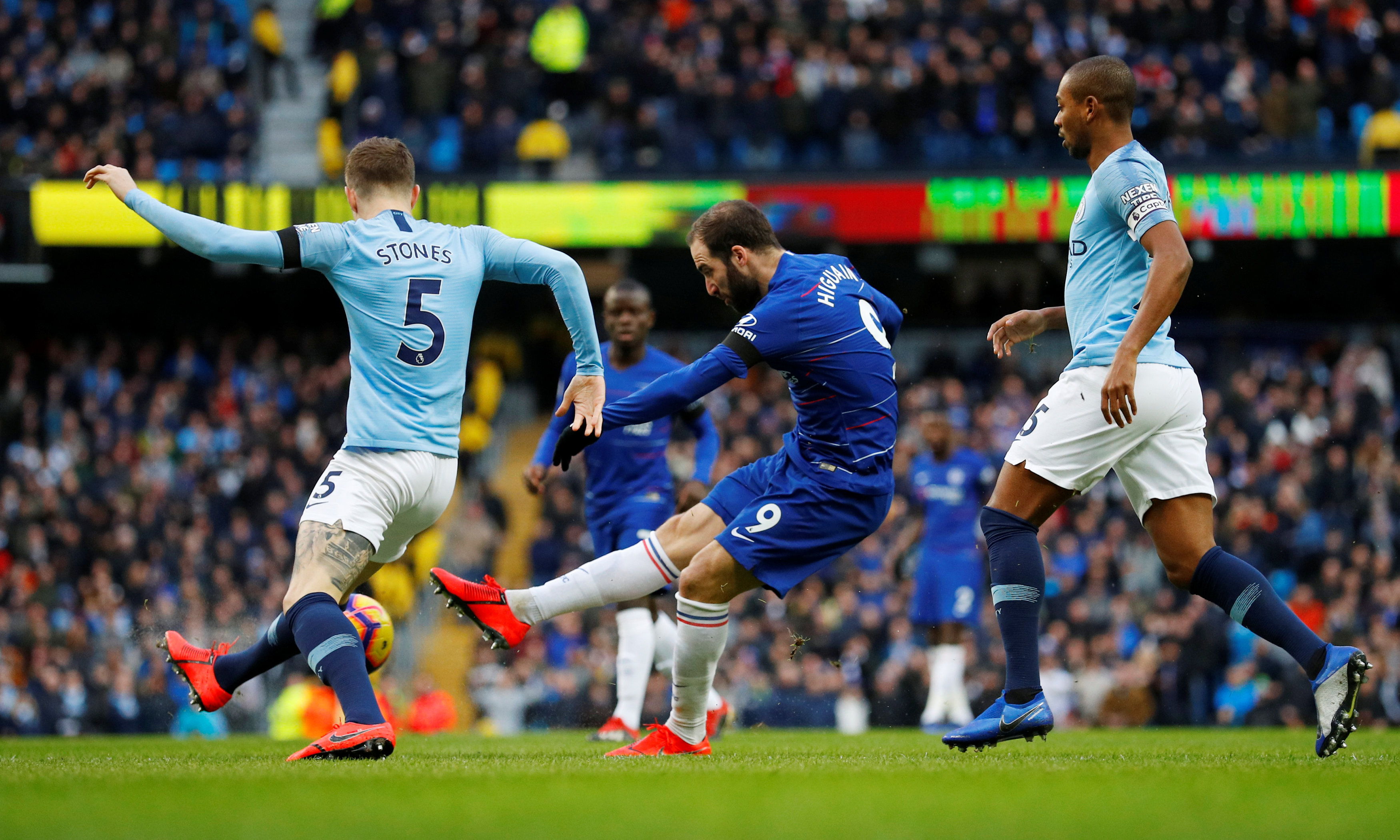 篮网半场获得20次罚球，托马斯轰19分紧咬比分