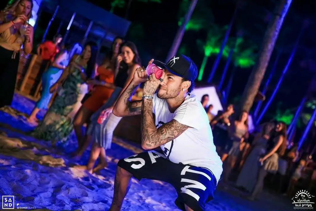 记者：阿隆索昨天没公布名单是在等姆巴佩，强行出战会恶化伤情