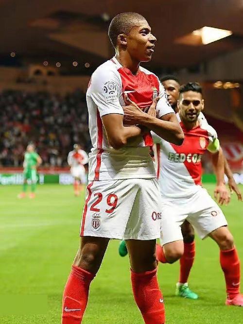 荷兰大名单：范戴克领衔；费耶诺德球员瓦伦特首次入选