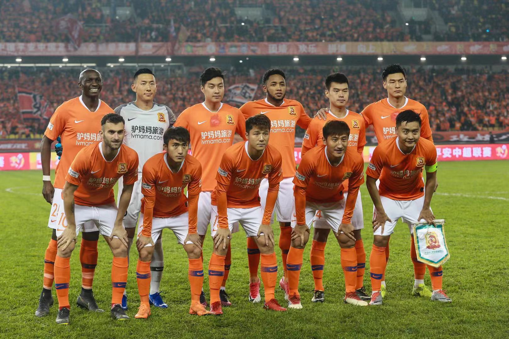 萨顿：曼联有几名球员因非洲杯缺席，本轮英超我看好纽卡斯尔获胜（萨顿：非洲杯致曼联多人缺阵，本轮英超更看好纽卡取胜）