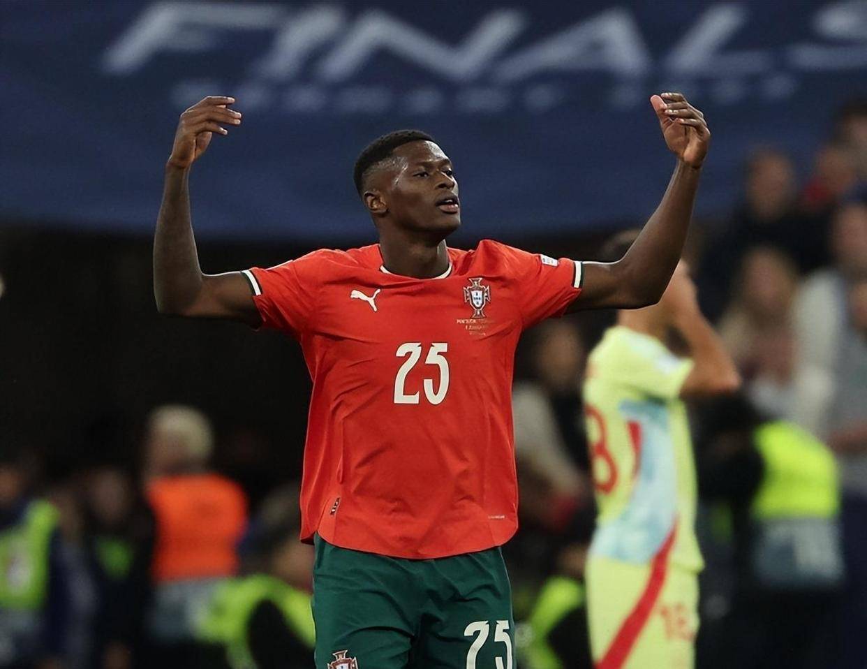 继续追逐巴莱巴？名记：曼联关注加拉格尔+亚当斯，巴莱巴仍需超一亿（曼联考察加拉格尔与亚当斯，巴莱巴标价仍超1亿：还要继续追吗？）