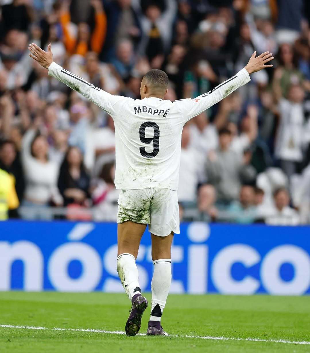 意甲战报：巴特萨吉献双响，劳利恩特追平，米兰2-2萨索洛（意甲：巴特萨吉梅开二度，劳利恩特扳平，米兰2-2萨索洛）