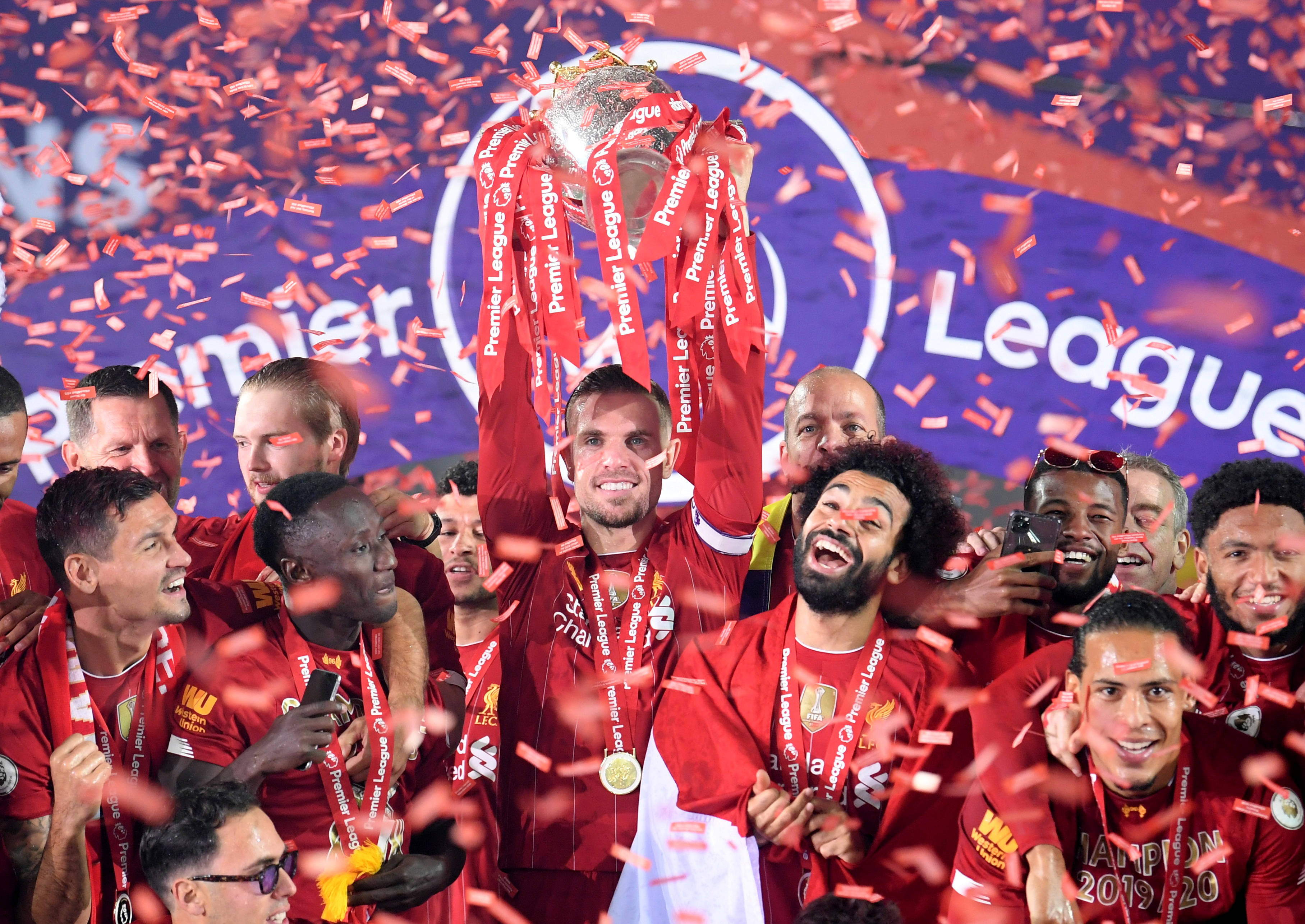 太阳报：库尼亚妻子比他年长6岁，两人相恋8年育有两个孩子