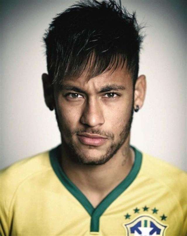 公开网站：因凡蒂诺基本年薪为300万美元，净资产达1400万