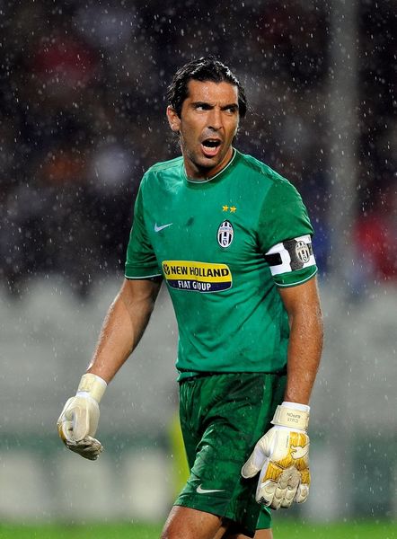 欧冠大神：鹏哥解球10连红 琛茹、小盼哥24中22