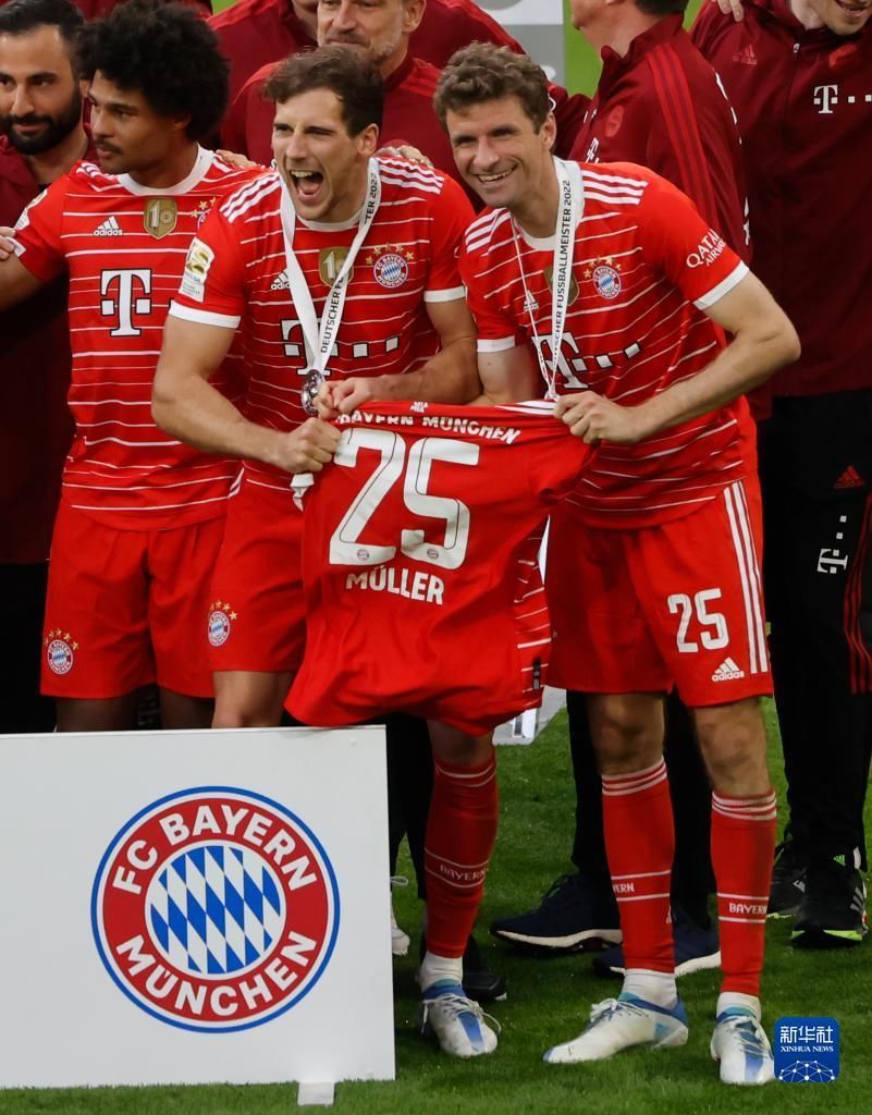 身残志坚！布基纳法索边锋2年前左眼失明，仍坚持职业足球之路（左眼两年前失明仍不言弃，布基纳法索边锋坚守职业足球梦）