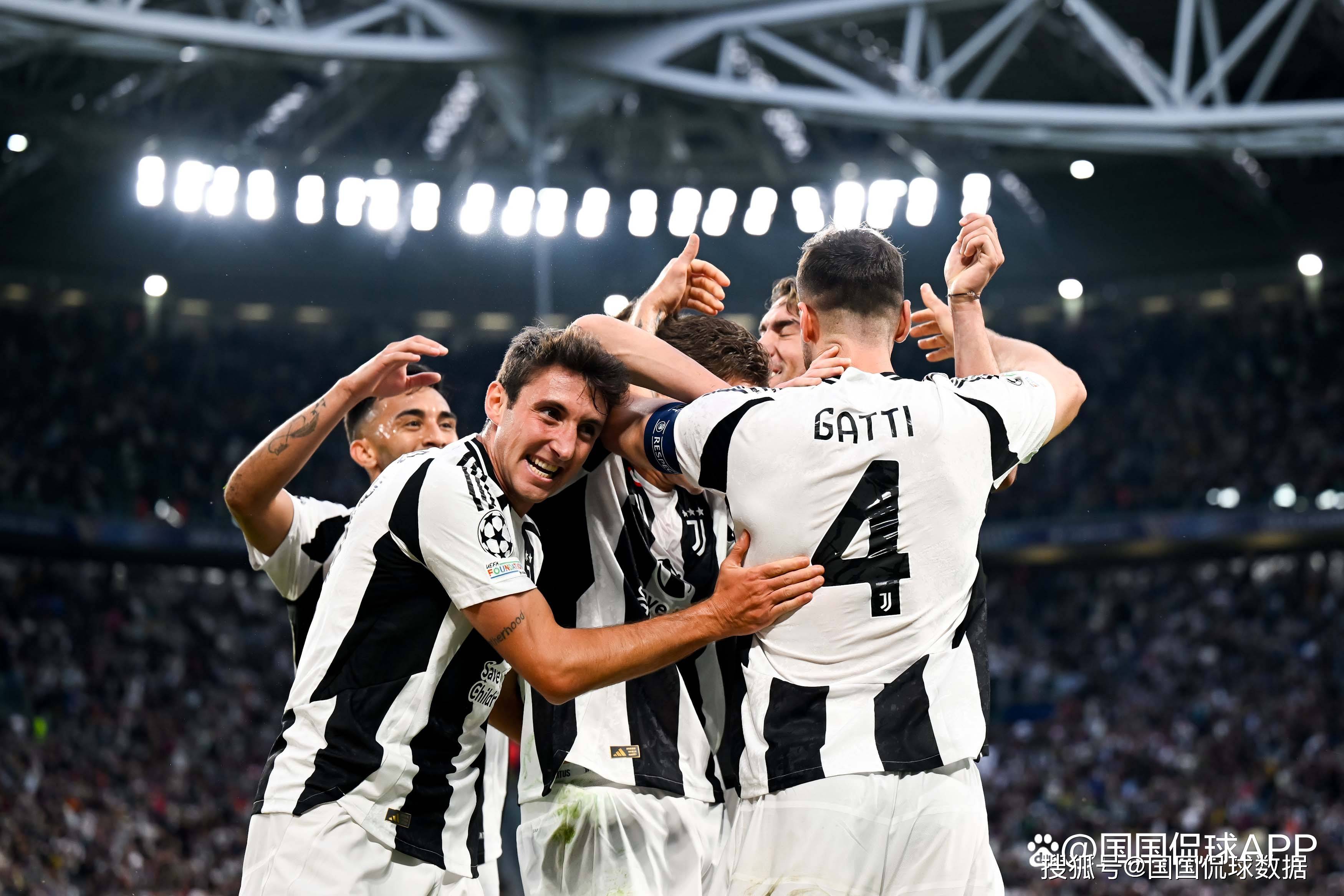 葡超比赛一球员受伤需要担架，对方球员帮忙传递担架吃黄牌