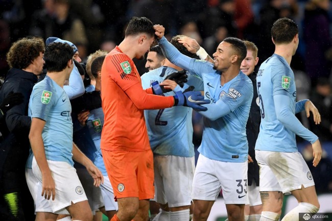 库里一战刷爆纪录！勇士全场沸腾