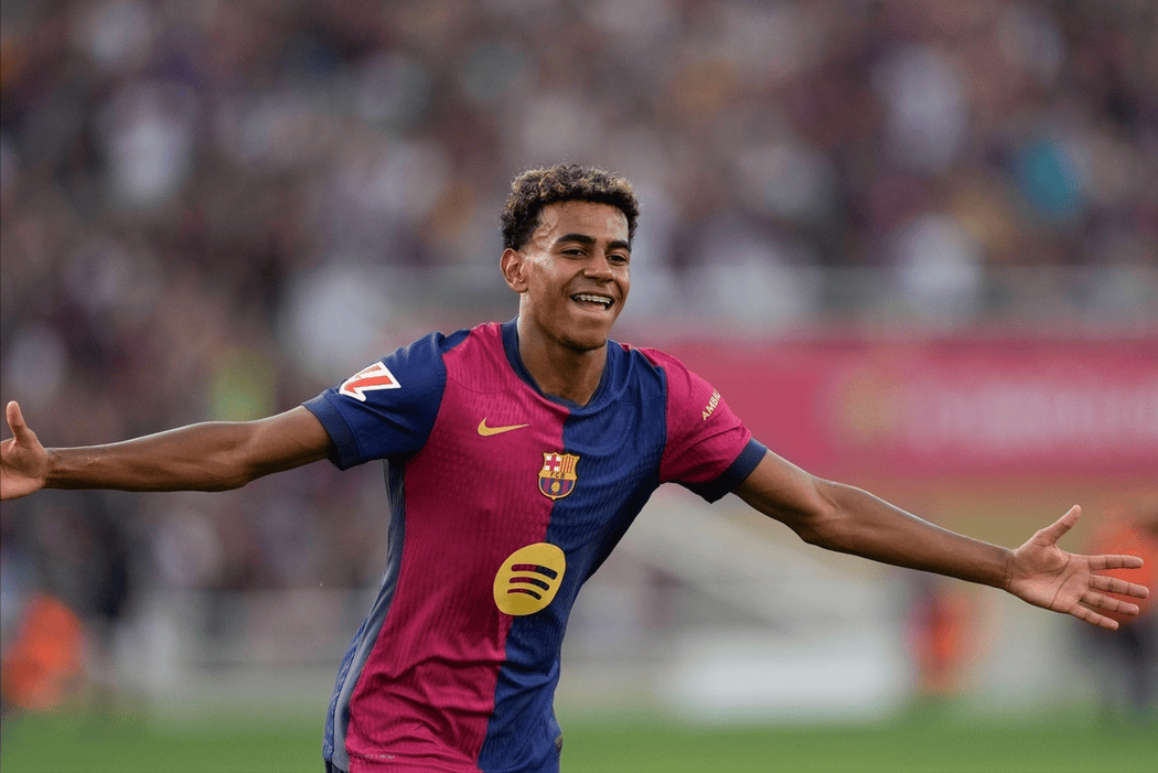 足协杯赛前举办垫场赛，张凌峰等四名成年球员对阵五十名小球员（足协杯赛前上演趣味垫场赛：张凌峰等4位成年球员对阵50名小球员）